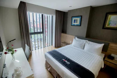 Chambre Premier Double avec vue sur le marché Ben Thanh — Avanti Hotel